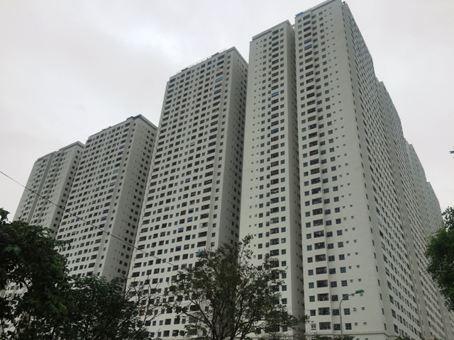 Chung cư giá rẻ nhếch nhác vì chợ cóc, hàng quán, ách tắc giao thông ảnh 1